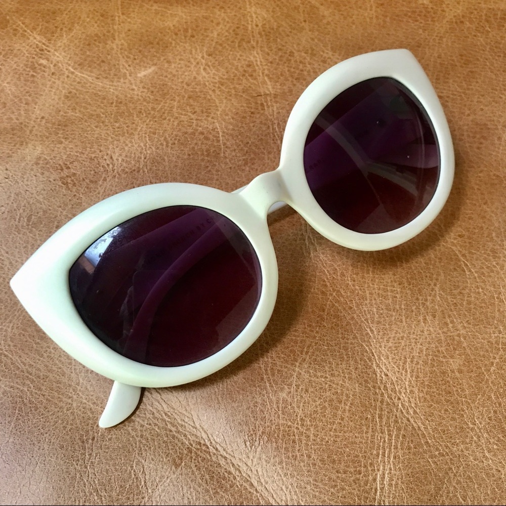 Super cool design! Looks so good on!